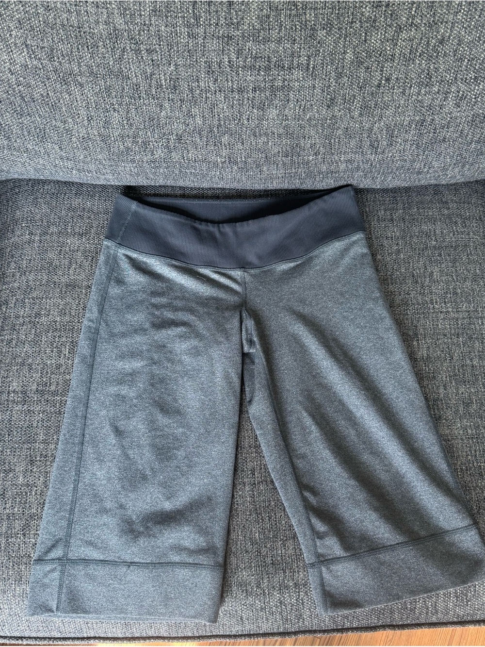 Lululemon Athletica Clam Digger cropped leggings in a heathered Grey